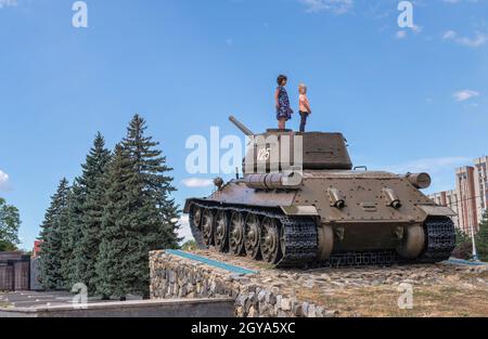 Tiraspol, Moldova 06.09.2021. Monument à tank à Tiraspol, Transnistrie ou Moldavie, par une belle journée d'été Banque D'Images