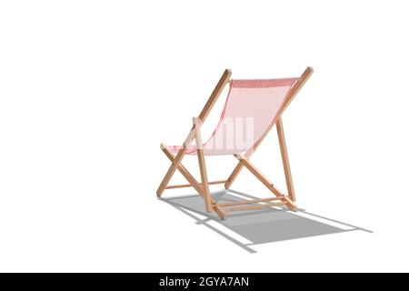 Chaises longues en bois sur une plage de sable près de la mer. Arrière-plan de vacances. Banque D'Images