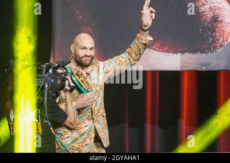 Las Vegas, NV, États-Unis.06e octobre 2021.LAS VEGAS, NV - 6 OCTOBRE : Tyson Fury est sur la scène de la conférence de presse officielle de ce week-end au MGM Grand Garden Arena pour Tyson Fury vs Deontay Wilder III | CONFÉRENCE DE PRESSE FINALE le 6 octobre 2021 à Las Vegas, NV, États-Unis.(Photo de Louis Grasse/PxImages) crédit: PX Images/Alamy Live News Banque D'Images