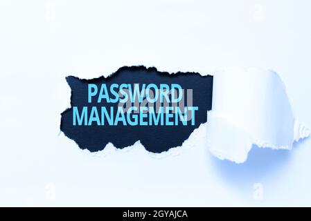 Inspiration montrant Sign Password Management, logiciel de concept Internet utilisé pour aider les utilisateurs à mieux gérer les mots de passe déchirer sur la feuille révèle l'arrière-plan être Banque D'Images