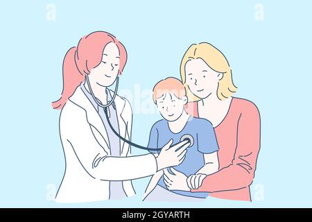 Examen médical en concept hospitalier. Médecin écoutant la poitrine de l'enfant, en vérifiant le rythme cardiaque à l'aide d'un stéthoscope, mère et fils rendant visite à pediatr femelle Banque D'Images