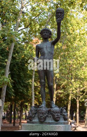 Statue dans le jardin du Luxembourg de Palais du Luxembourg, Paris, France Banque D'Images