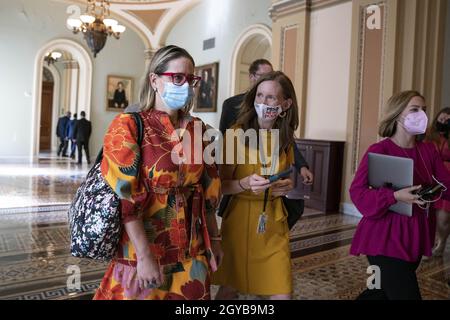 Washington, États-Unis.07e octobre 2021.Le sénateur Kyrsten Sinema (D-AZ) arrive à un déjeuner du caucus démocrate au Capitole des États-Unis à Washington, DC, le jeudi 7 octobre 2021.Photo de Sarah Silbiger/UPI crédit: UPI/Alay Live News Banque D'Images