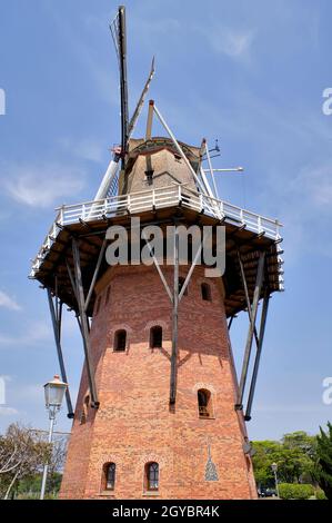 Réplique du moulin néerlandais à Holambra, Brésil. Holambra est la principale production de fleurs et les immigrants néerlandais au Brésil. Banque D'Images