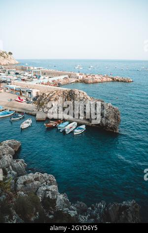 vue sur une petite ville de puglia: castro Banque D'Images