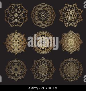 Collection de motifs décoratifs mandala en or et noir Banque D'Images