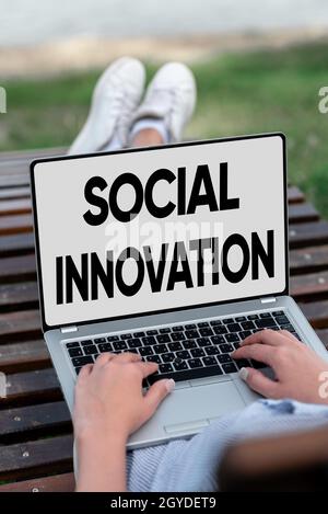 Légende conceptuelle innovation sociale, Word for practices qui visent à répondre aux besoins sociaux d'une meilleure manière emplois en ligne et travail à distance connecter Peo Banque D'Images