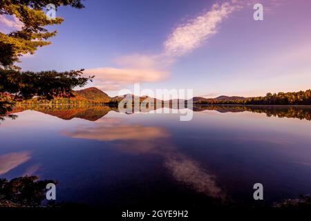 Vue de l'Lac-Superieur, dans la région de Laurentides, Mont-Tremblant, Québec, Canada Banque D'Images