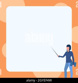 Une dame tient le carnet tout en pointant le bâton dans un tableau blanc vierge. Banque D'Images