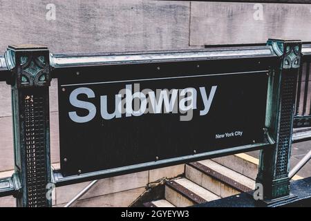 La station de métro Wall Street à New York, NY, USA. Banque D'Images