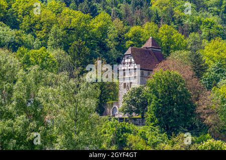 Paysage ensoleillé, dont un petit château autour de Buchenbach à Hohenlohe, Allemagne Banque D'Images
