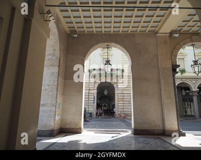 TURIN, ITALIE - VERS AOÛT 2021 : rue via Roma Banque D'Images