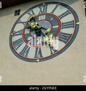 Vue sur la tour de l'horloge (Uhrturm) à Graz, Autriche; elle se trouve sur le Schlossberg Banque D'Images