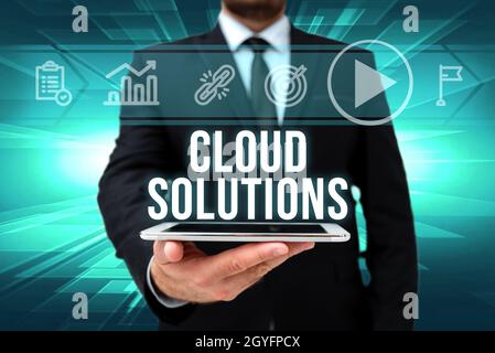 Inspiration montrant Sign Cloud Solutions, Business Showcase ondemand services ou ressources accessibles via l'onglet Internet Man in Office Uniform Holding Banque D'Images