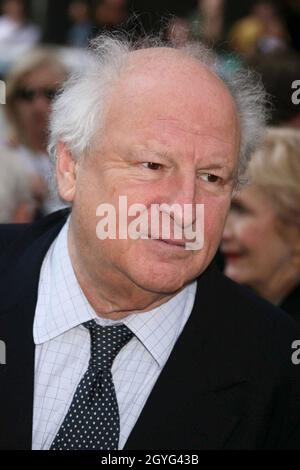 Bobby Zarem participe à la soirée d'ouverture de Faith Healer au Booth Theatre de New York le 4 mai 2006.Crédit photo : Henry McGee/MediaPunch Banque D'Images