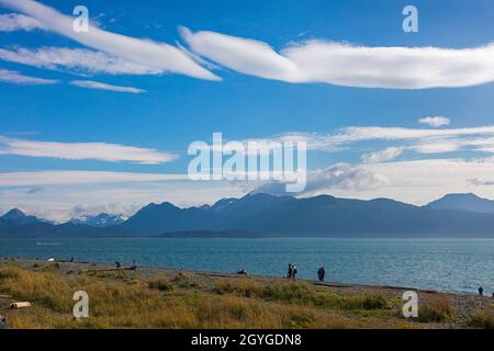 BAIE DE KACHEMAK et vue sur la chaîne de montagnes Chugach du parc national de Kachemak Bay - HOMER, ALASKA Banque D'Images