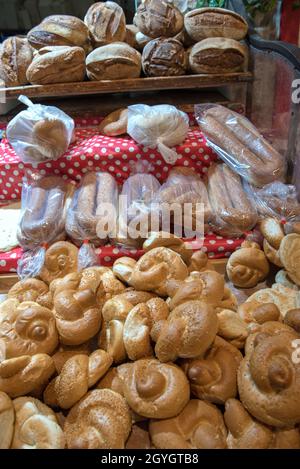 Produits de boulangerie et produits de panification dans le marché de la vieille ville de Jérusalem, Israël Banque D'Images