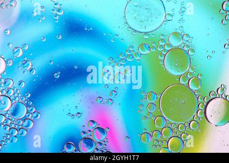 Image d'arrière-plan abstraite avec effet de flou réalisée avec de l'huile, de l'eau et du savon Banque D'Images