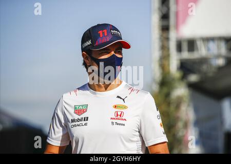 Parc d'Istanbul, à Tuzla, Turquie.8 octobre 2021 : Tuzla, Turquie.08 octobre 2021.PEREZ Sergio (mex), Red Bull Racing Honda RB16B, portrait au cours du Grand Prix turc de Formule 1 Rolex 2021, 16e tour du Championnat du monde de Formule 1 2021 de la FIA du 8 au 10 octobre 2021 sur le Parc d'Istanbul, à Tuzla, Turquie - photo: Xavi Bonilla/DPPI/LiveMedia crédit:Agence photo indépendante/Alamy Live News Banque D'Images