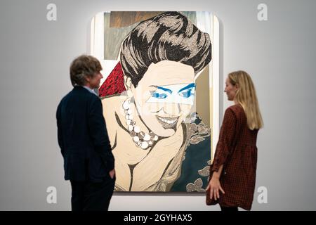 Les employés de Sotheby's Auction House ont vue sur « Clarivel Left » de Mickalene Thomas, qui devrait récupérer entre 150,000 et 200,000 £ dans le cadre de la vente aux enchères d'art contemporain de Sotheby à Londres le 14 octobre, au cours de la semaine Frieze de Londres.Date de la photo: Jeudi 7 octobre 2021. Banque D'Images