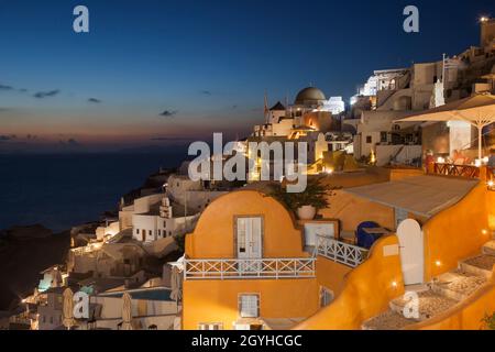 Coucher de soleil, ambiance du soir, Oia, Santorin, Cyclades, Grèce,Europe Banque D'Images