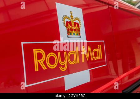 Logo Royal Mail sur le côté d'une fourgonnette de livraison. Banque D'Images