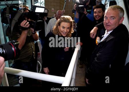 Le financier Amanda Staveley arrive à St James' Park, Newcastle.La fin de l'ère Mike Ashley a suscité des célébrations et des controverses dans une mesure égale, les nouveaux propriétaires de Newcastle ayant ciblé des trophées tandis que les groupes de défense des droits de l'homme les ont accusés de violations des droits de l'homme.Date de la photo: Vendredi 8 octobre 2021. Banque D'Images