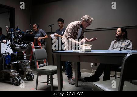 JARED LETO et JOHN LEE HANCOCK dans THE LITTLE THINGS (2021), réalisé par JOHN LEE HANCOCK.Crédit: WARNER BROS./ GOODE, NICOLA / Album Banque D'Images