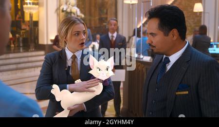 MICHAEL PEÑA et CHLOE GRACE MORETZ dans TOM ET JERRY (2021), réalisé par TIM STORY.Crédit: WARNER BROS.ANIMATION / Album Banque D'Images