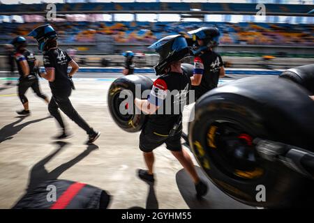 Istanbul, Turquie.08 octobre 2021.Mécanique de l'écurie Alpine F1 Team.Championnat du monde de Formule 1 08.10.2021, Rd 16, Grand Prix de Turquie, Istanbul, Turquie,Journée d'entraînement.Le crédit photo doit être lu : images XPB/Press Association.Crédit : XPB Images Ltd/Alamy Live News Banque D'Images