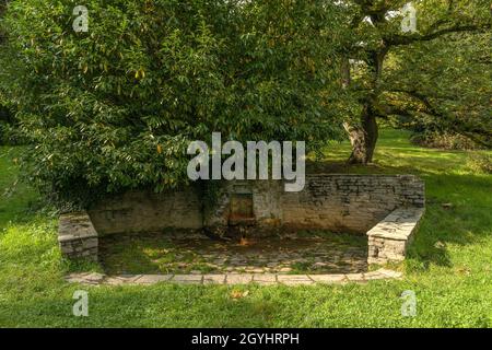 Theodorus Quelle dans le parc sources Kronthal, Kronberg im Taunus, Allemagne Banque D'Images