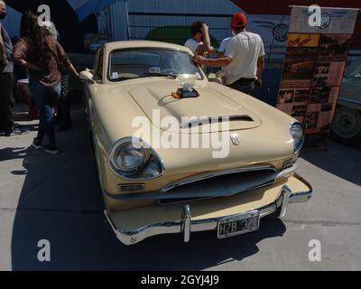 AVELLANEDA - BUENOS AIRES, ARGENTINE - 27 septembre 2021 : coupé classique INSTITEC Justicialista Gran Sport 1954 construit par IAME Argentina.Corps en plastique.Avec Banque D'Images