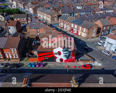 Une nouvelle fresque de l'ancien capitaine de l'Angleterre et de Liverpool Steven Gerrard a été peinte sur le mur d'une maison à Anfield, Liverpool, Merseyside. Banque D'Images