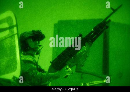 Un soldat australien déployé avec la Force de réaction rapide du Groupe de travail Taji X garde l'aérodrome du Camp Taji, en Iraq, le 7 janvier 2020.(É.-U.Photo de l'armée par la SPC.Caroline Schofer) Banque D'Images