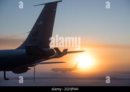 La ligne de vol semble et se sent de façon très externe lorsque la température tombe à -42ºF dans l'intérieur de l'Alaska, base aérienne d'Eielson, le 9 janvier 2020.Debout sur l'alerte 24/7/365, les aviateurs de la 168e Escadre sont toujours prêts dans les conditions météorologiques les plus difficiles que l'intérieur de l'Alaska peut leur jeter.(É.-U.Photo de la Garde nationale aérienne par le sergent d'état-major.Adam Keele) Banque D'Images