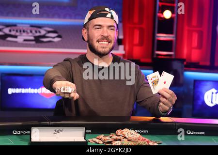 Las Vegas, Nevada, Las Vegas, Nevada, États-Unis.8 octobre 2021.LAS VEGAS, NV - OCTOBRE 8 : Yuval Bronshtein d'Israël, gagnant événement #12 :$1,500 Limit Hold'em et remeling dans le bracelet or numéro deux de sa carrière pendant le WSOP 2021 - World Series of Poker au RIO All-Suite Hotel & Casino le 8 octobre 2021 à Las Vegas, Nevada, Etats-Unis.(Credit image: © Diego Ribas/PX Imagens via ZUMA Press Wire) Credit: ZUMA Press, Inc./Alamy Live News Banque D'Images