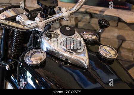 Une moto classique 1947 Indian Chief exposée dans un restaurant de Gateway, Colorado. Banque D'Images