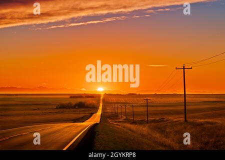 Coucher de soleil à l'équinoxe de septembre, en l'espèce le 22 septembre 2021, qui était la soirée du jour de l'équinoxe cette année, qui s'est produit sur l'afte Banque D'Images