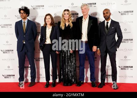 Richard Ayoade, Joanna Hogg, Honor Swinton Byrne et Jaygann Ayeh arrivent pour la première britannique du souvenir: Partie II, au Royal Festival Hall de Londres pendant le BFI London film Festival.Date de la photo: Vendredi 8 octobre 2021. Banque D'Images