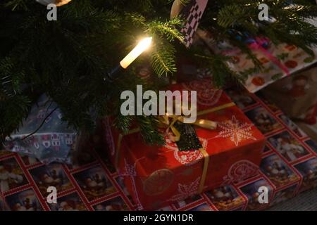 Copenhague, Danemark.,24 décembre 2018 /la veille de Noël avec des baptêmes légers treet présent dans les célébrations des baptêmes de la famille danoise.,(Photo..Francis Joseph Dean/Dean Pictures) Banque D'Images