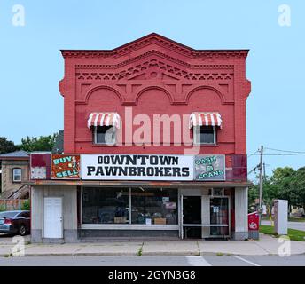 Ontario, Canada - le 13 août 2021 : ancien magasin de pawnbroker de la rue principale Banque D'Images