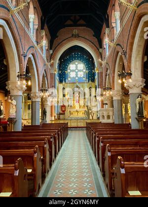 Église catholique de Corpus Christi, le sanctuaire du Saint-Sacrement à Covent Garden, Londres.Classe 2, architecture de style gothique anglais ancien. Banque D'Images