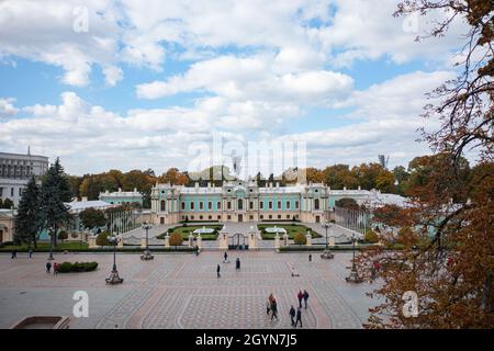Kiev, Ukraine - 6 octobre 2021 : Palais Mariinsky - la résidence officielle du Président de l'Ukraine à Kiev.Vue de drone Banque D'Images