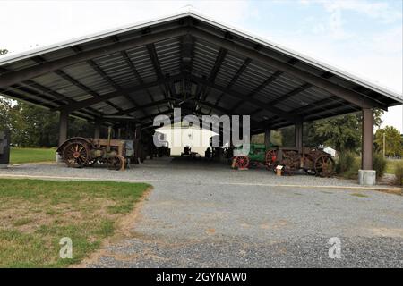 La collection de tracteurs anciens au musée de l'agriculture de l'Arkansas Plantation, Scott Arkansas. Banque D'Images