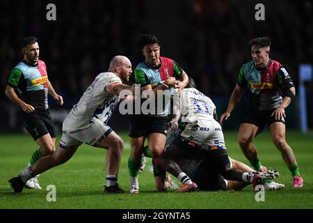 Stade Twickenham Stoop, Royaume-Uni.8 octobre 2021.Marcus Smith de Harlequins en action pendant le jeu Gallagher English Premiership entre Harlequins et Bristol Bears: Credit: Ashley Western/Alay Live News Banque D'Images