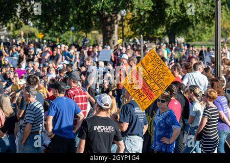 St. Paul, Minnesota.Arrêtez la manifestation du mandat.Manifestation pour mettre fin aux mandats et passeports relatifs aux vaccins.Mouvement anti-vaccin. Banque D'Images