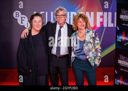 Londres, Royaume-Uni.08 octobre 2021.La productrice, Christine Vachon (L), le réalisateur Todd Haynes (C), et la directrice du festival BFI, Tricia Tuttle (R), assistent à la présentation spéciale souterraine de Velvet lors du 65e Festival du film de Londres BFI (British film Institute) au Southbank Centre Royal Festival Hall.Crédit : SOPA Images Limited/Alamy Live News Banque D'Images