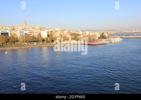 Eminönü,Istanbul,Turquie-septembre-Dimanche-2021: Connu sous le nom de 'Eminönü'.Vue sur le Bosphore Banque D'Images