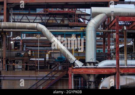 Arrière-plan de l'usine - beaucoup de tuyaux et de tubes et de choses Banque D'Images