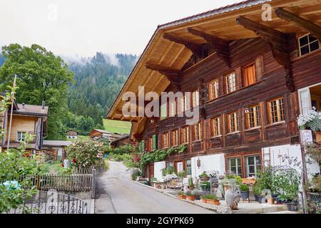 Chalet suisse - Simmental, Berner Oberland, Suisse Banque D'Images